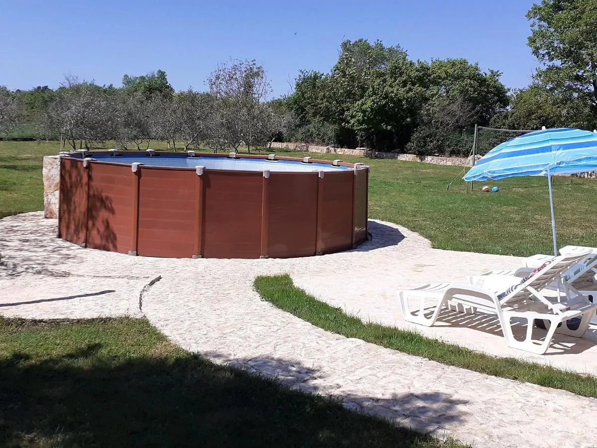 Tranquil Holiday Home In Pula With Swimming Pool Croacia