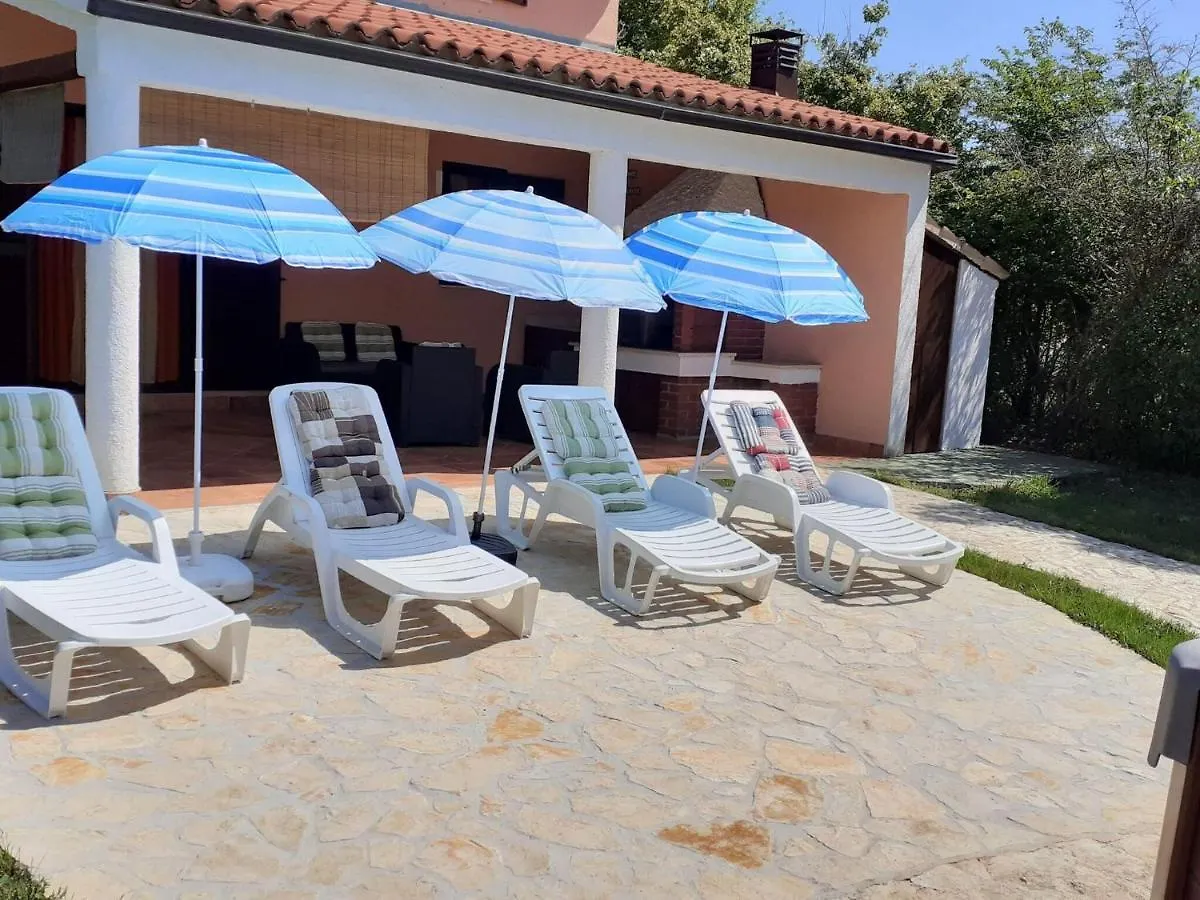 Tranquil Holiday Home In Pula With Swimming Pool Horvátország